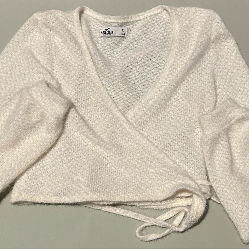 Hollister Women's Cream Wrap Sweater